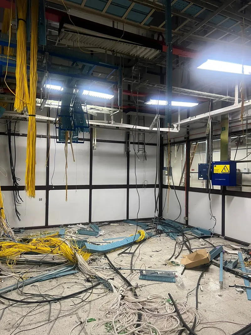 Desmontaje de cableado e infraestructura técnica