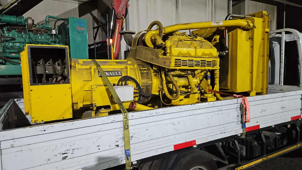 Generador industrial cargado para su retiro